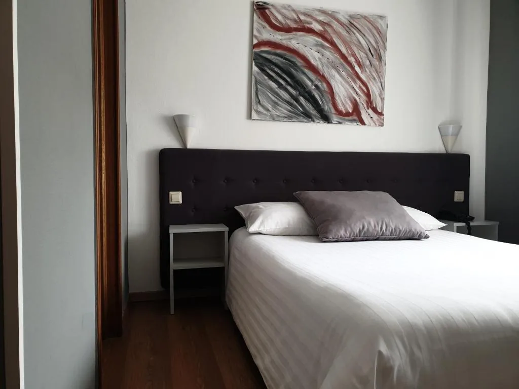 Chambre double lumineuse du Yasha Hotel Luxembourg